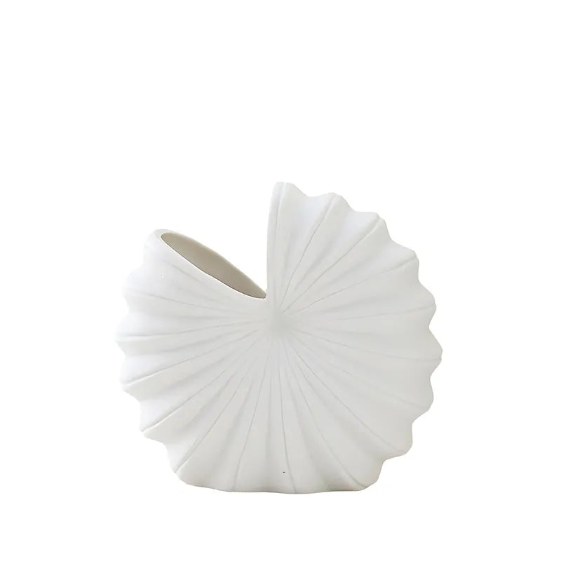 Vase Rond Blanc Forme Coquillage présentation sur fond blanc.