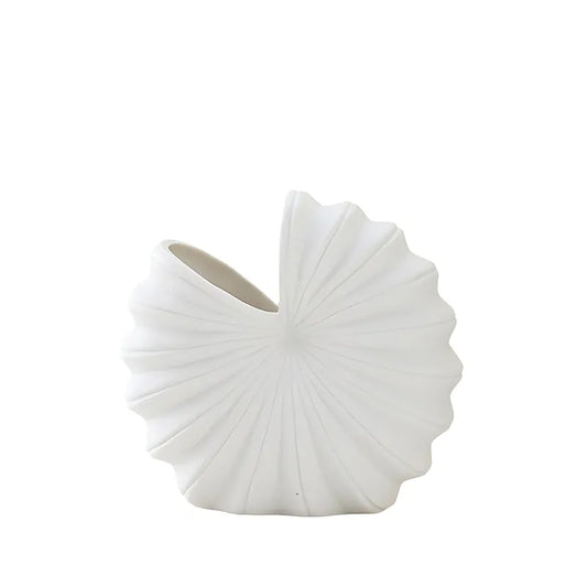 Vase Rond Blanc Forme Coquillage présentation sur fond blanc.