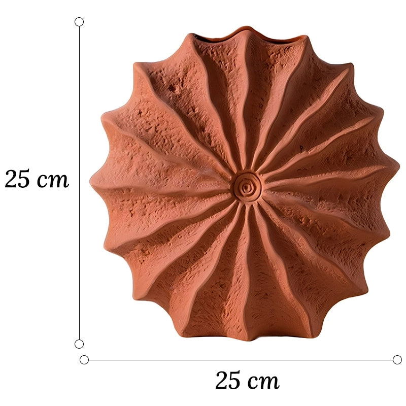 Vase Rond Rouge Forme Coquille Hérisson de Mer dimensions du modèle Grand 25cm sur fond blanc.