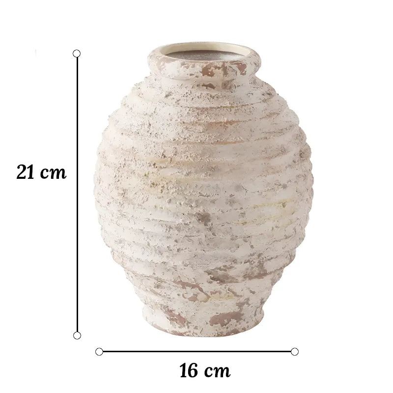 Vase Rustique Beige Cerclages Horizontaux dimensions du modèle M 21 cm sur fond blanc.