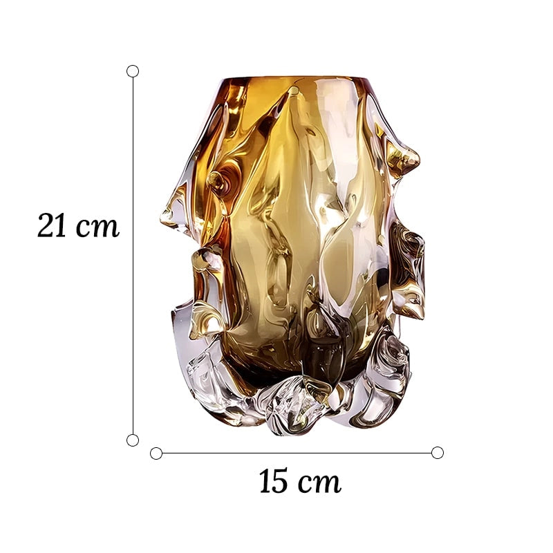 Vase Sophistiqué Ambre au Design Sculptural dimensions du modèle Petit 21cm sur fond blanc.