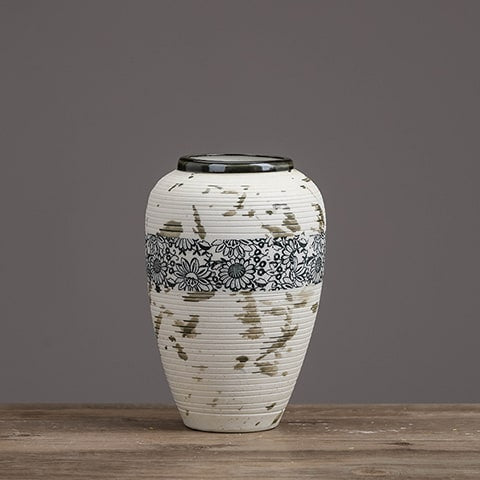 Vase tacheté décoration florale noire en céramique présentation du modèle M