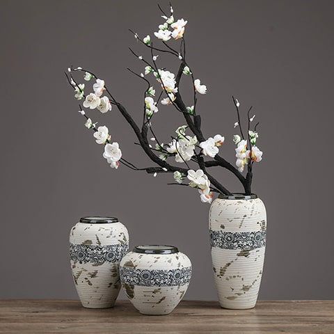 Vase tacheté décoration florale noire présentation modèles M S et L avec fleurs de cerisier
