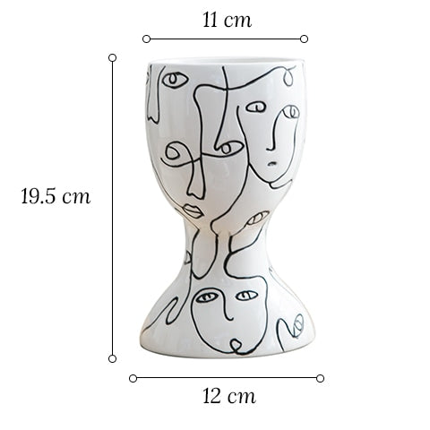 Vase visages abstraits original en céramique dimensions sur fond blanc