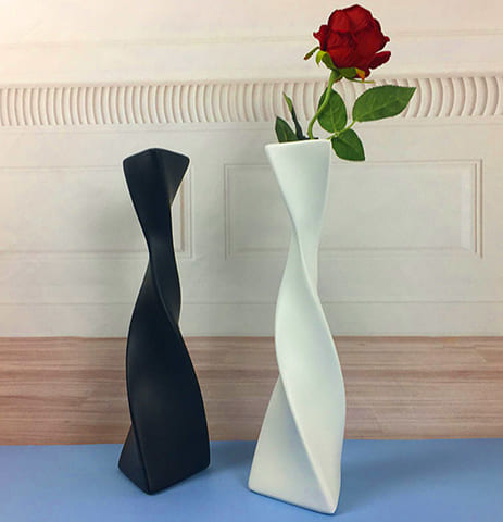 Grand vase artisanal torsadé blanc ou noir <br> (Céramique)