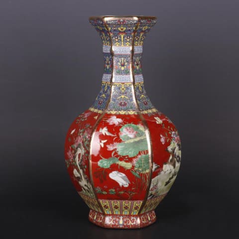 Présentation du Vase antique chinois fleurs et oiseaux avec dorure en Céramique sur fond gris
