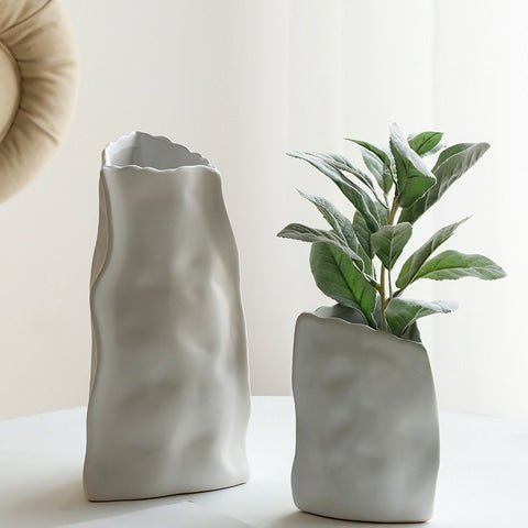 Vase artistique difforme deux tailles - Céramique original Modèle Blanc Grand & Blanc Petit avec plante présentation