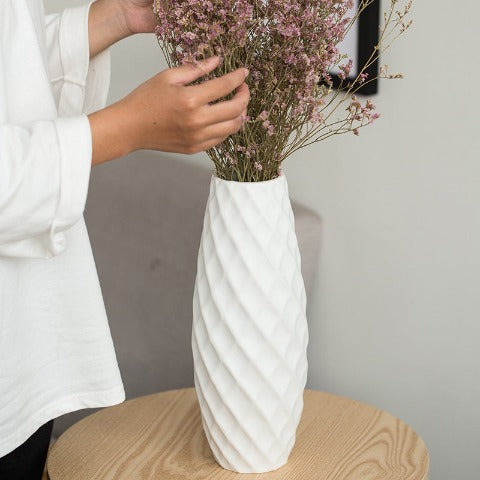 Vase blanc minimaliste trois motifs en Céramique décoratif Style B Blanc présentation avec fleurs