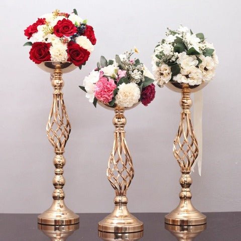 Vase bougeoir élégant et chic torsadé doré en Fer forgé décoratif Styles L Or & S Or & M Or présentation comparaison avec fleurs