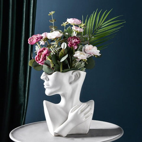 Vase buste femme blanc présentation avec bouquet de fleurs