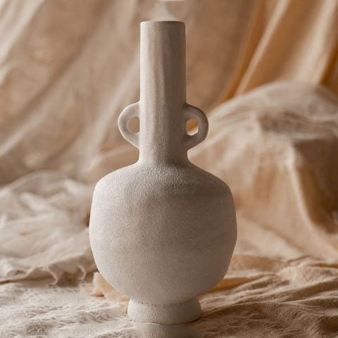 Vase design poterie blanche vintage en céramique présentation du Style A