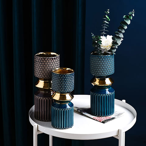 Vase design touche luxueuse courbe audacieuse en céramique présentation Taille L Violet & S Bleu & L Bleu avec fleurs