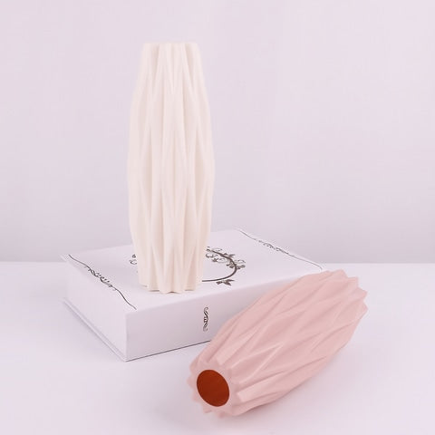 Vase motif origami ondulé blanc ou rose en Polypropylène décoratif  Couleurs Blanc & Rose