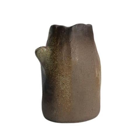 Vase ancien cabossé style poterie marron glacé en Céramique style E 