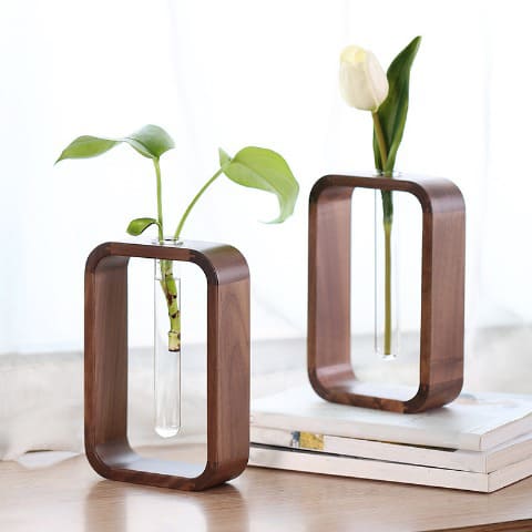 Vase soliflore support rectangulaire présentation avec plante verte et fleur